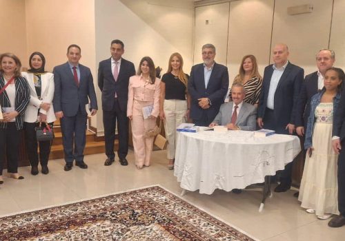 بدعوة من السفارة اللبنانية و مجلس الأعمال اللبناني في دولة الكويت، أقيم مساء الاثنين الموافق 28 أبريل 2024 حفل إطلاق كتاب "بيروت في ذاكرة الكويت 1915 - 2024" للباحث والاعلامي اللبناني أ. حمزه عليان وذلك بحضور مميز كويتي لبناني.